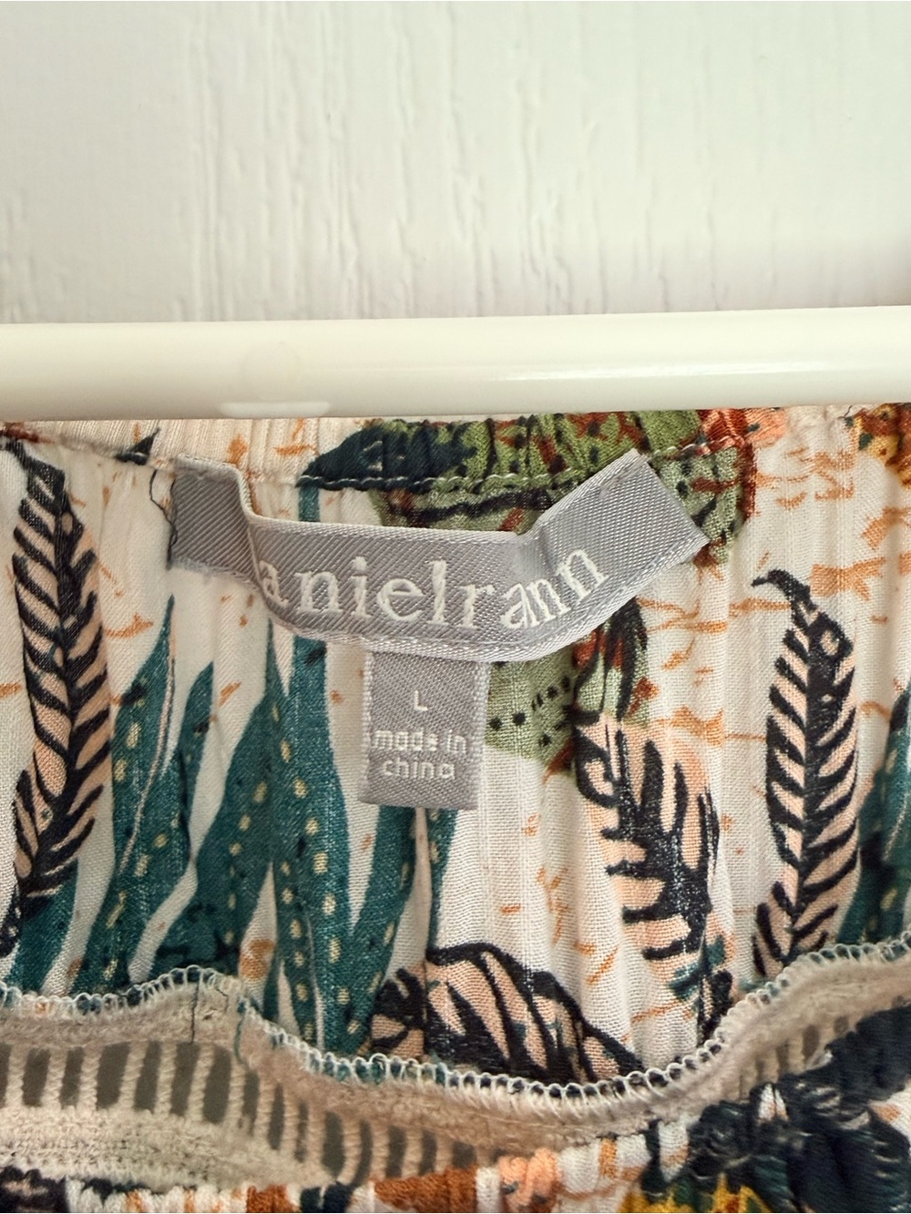 Daniel Rainn Cream Floral Short Sleeve Peasant Top - Picture 2 of 3